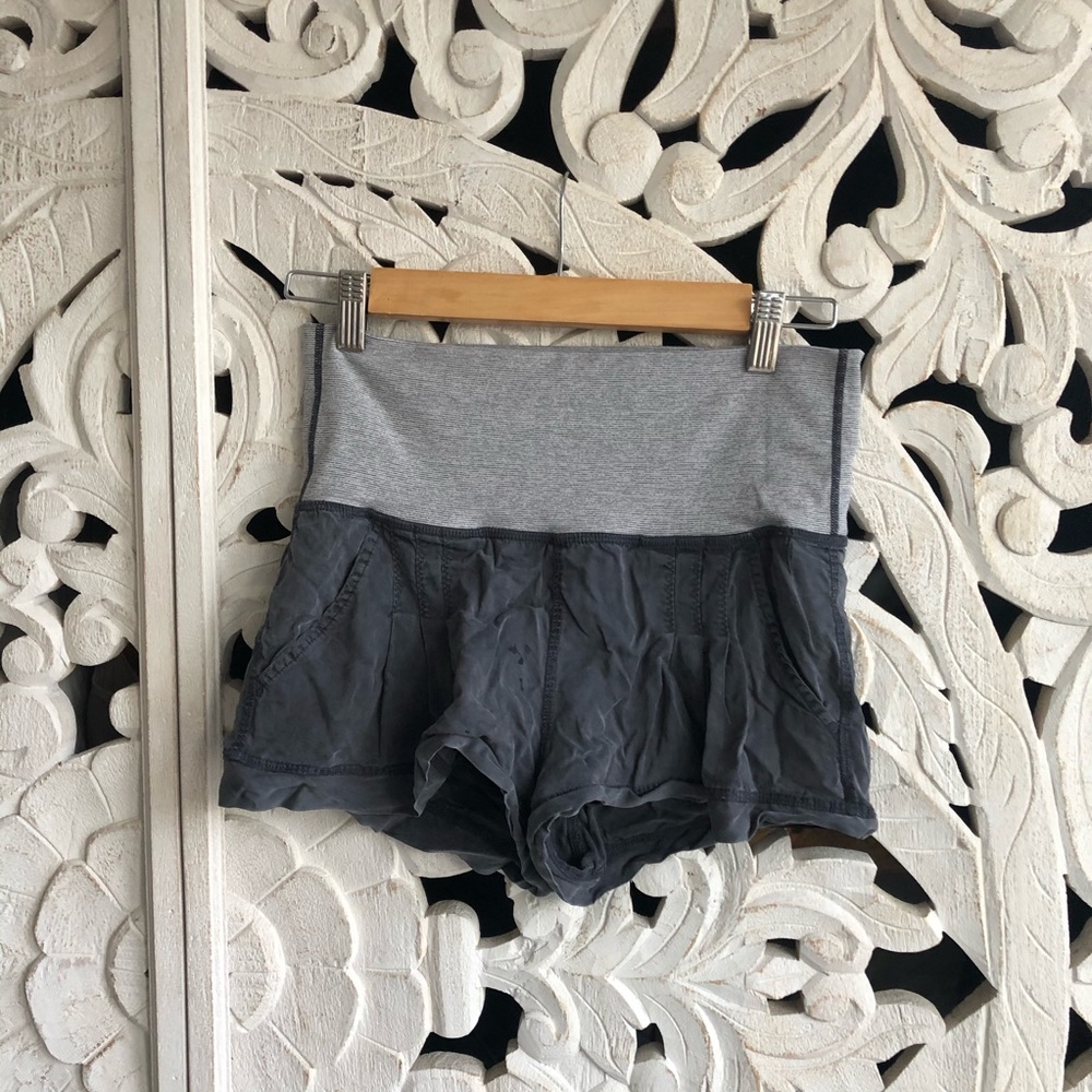 🥳 SOLD🥳 LULU SHORTS